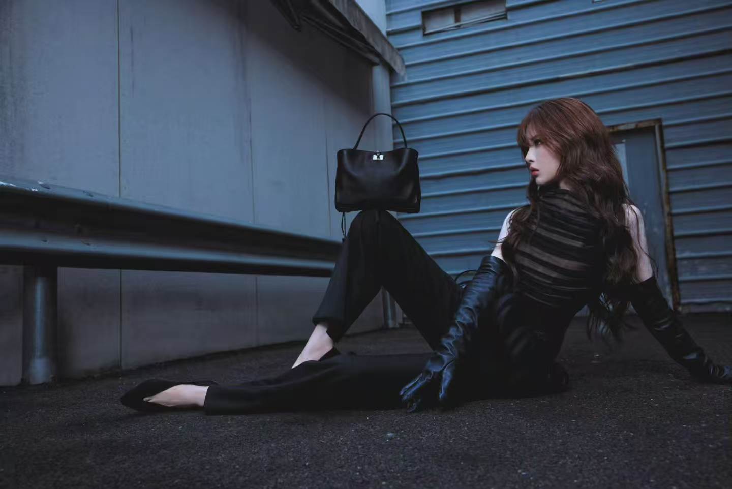 杨超越蛇系美人杨超越冷脸蛇系美人啊啊啊甜妹脸加蛇系妆造夯爆了！杨超越