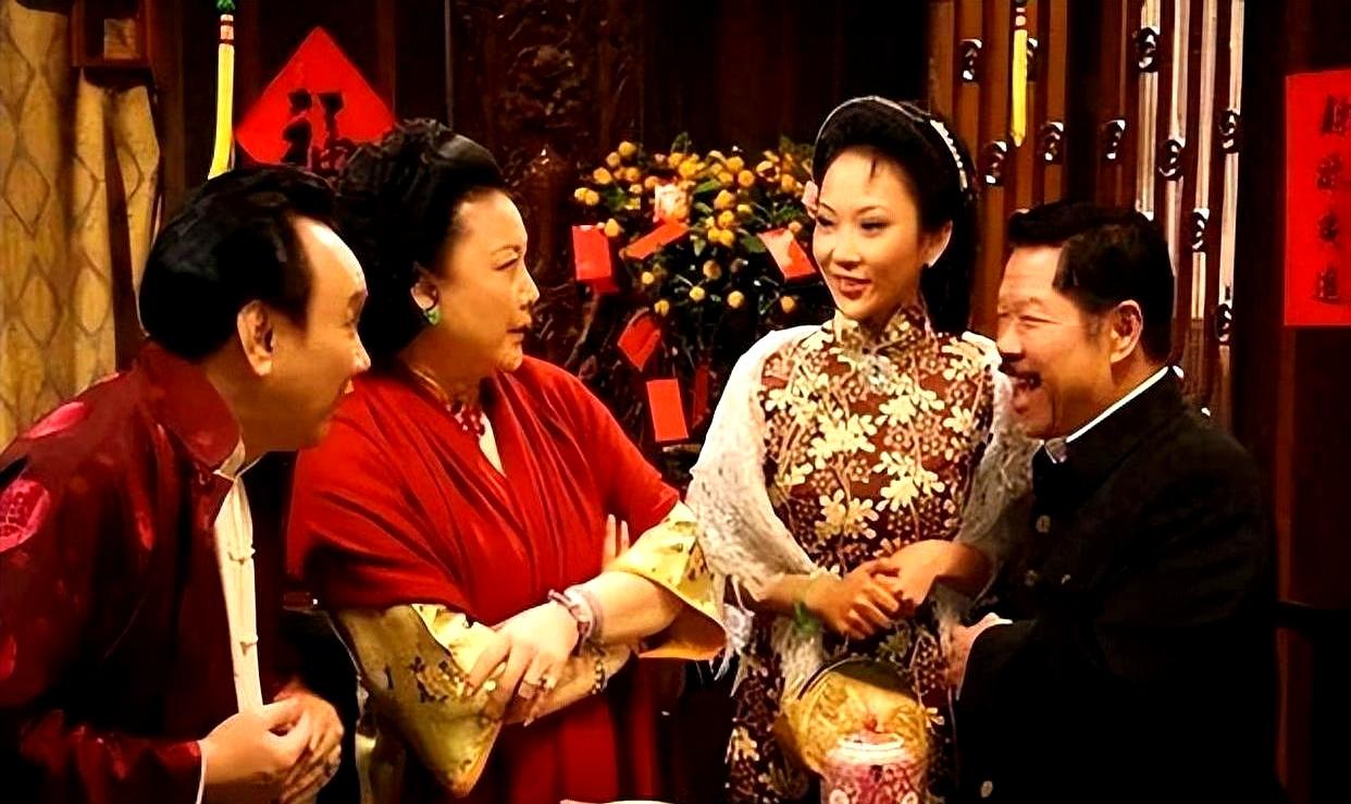 78岁还能在荧幕上活蹦乱跳，现实里却有个大自己2岁的“硬核”老伴，广州“太子炳”