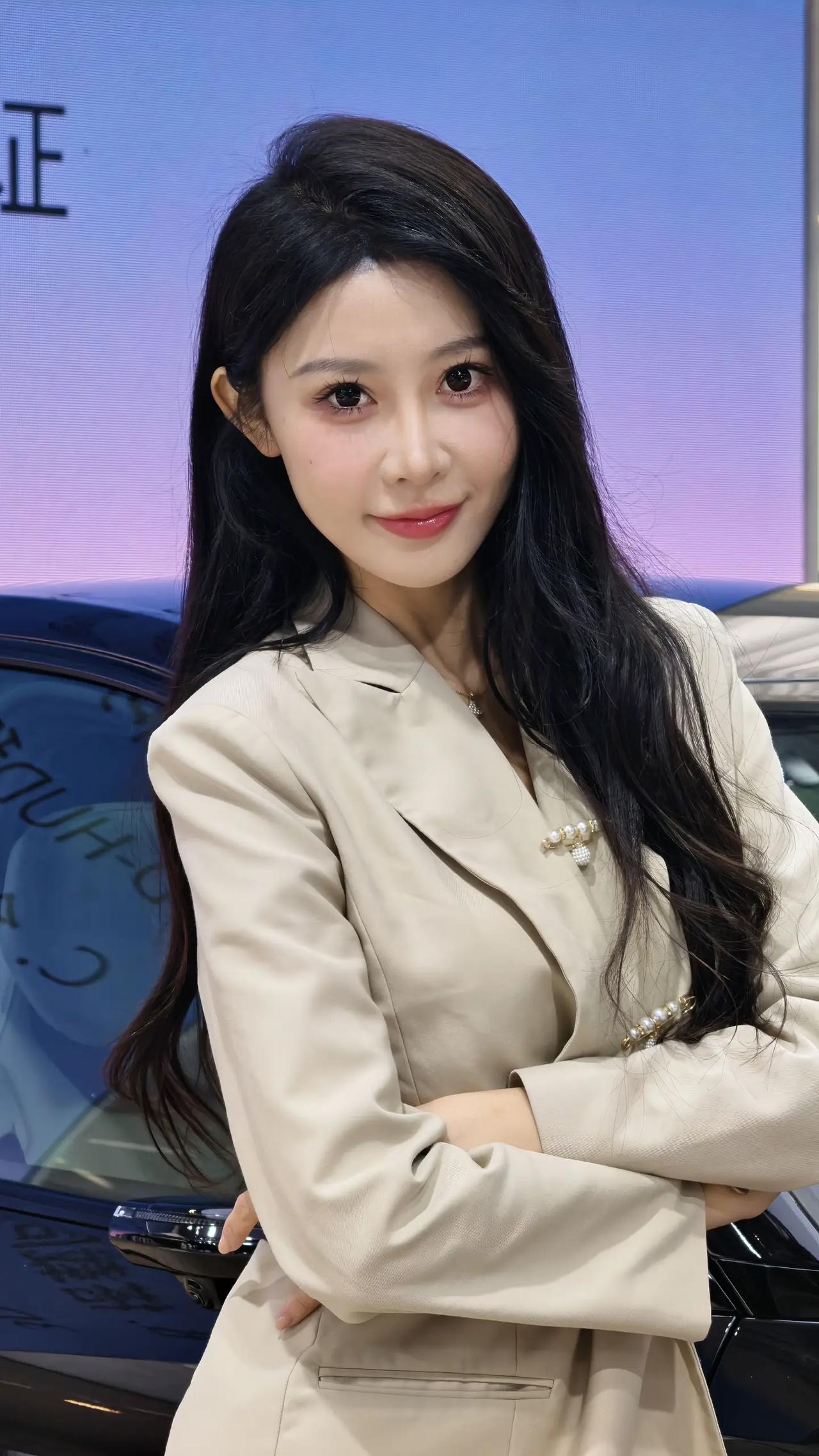 你喜欢高颜值美女车模菠萝酱吗美女模特照应该怎样拍怎么才能拍好模特美女车模菠萝