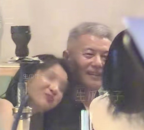 那英的命也够苦的想当初和高峰在一起的时候就遭受了背叛，对方出轨并有了私生子，现