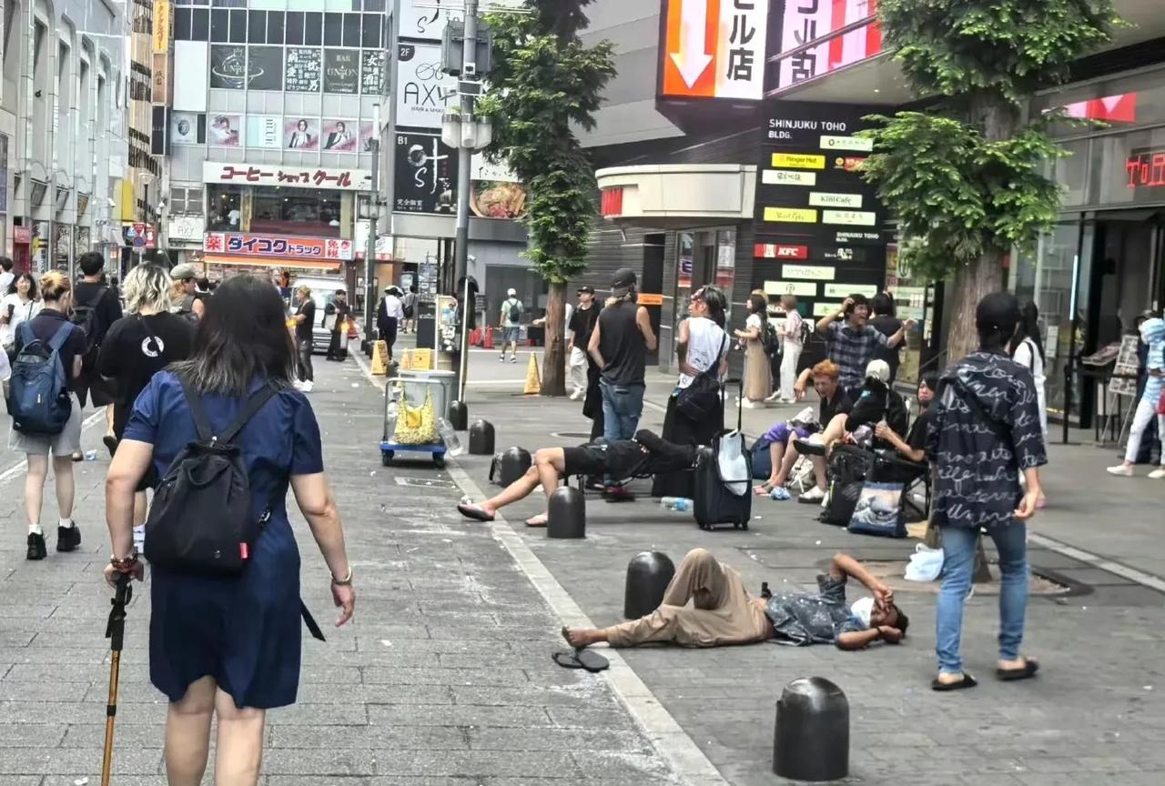 你敢相信么，这是东京的街头[捂眼睛]