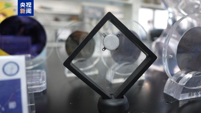 脑机接口新突破! 大脑用“意念”操控轮椅、指挥机器狗