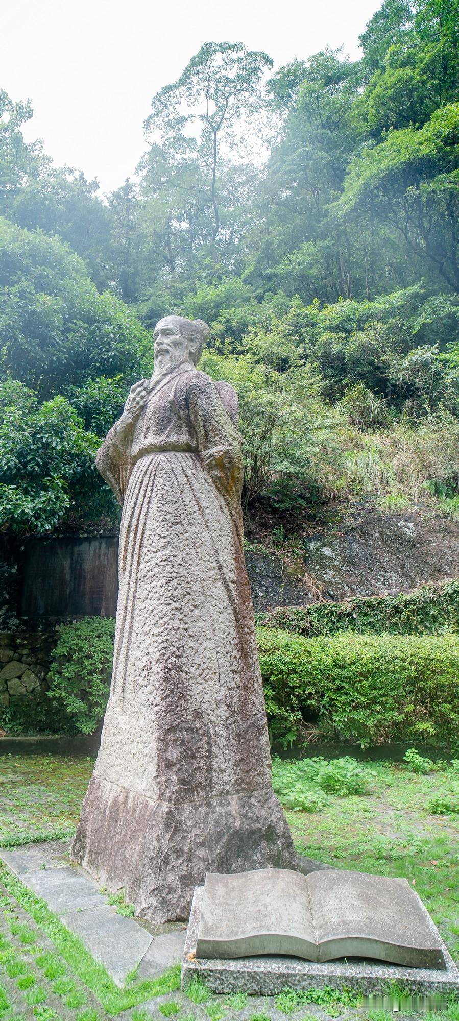 来雁荡山没跟徐霞客合影？那等于白来！📸他这才是真正的“旅行界鼻祖”吧！当年