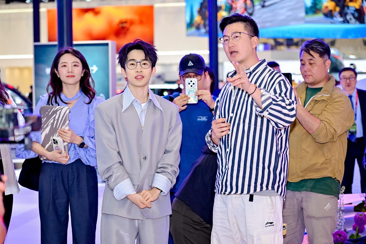 北京车展坐过就忘不掉，至境E7的座舱也太舒服了。逛2026北京车展，前前后后体