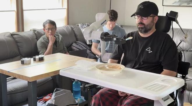 脑机接口新抉择: Neuralink攻侵入式 国内从介入式到脑脊接口