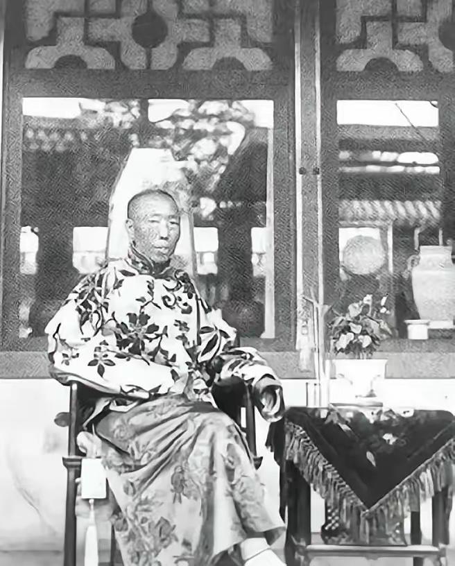 1908年，慈禧太后死后，李莲英便失去了最大的靠山。为慈禧守孝100天后，李莲英