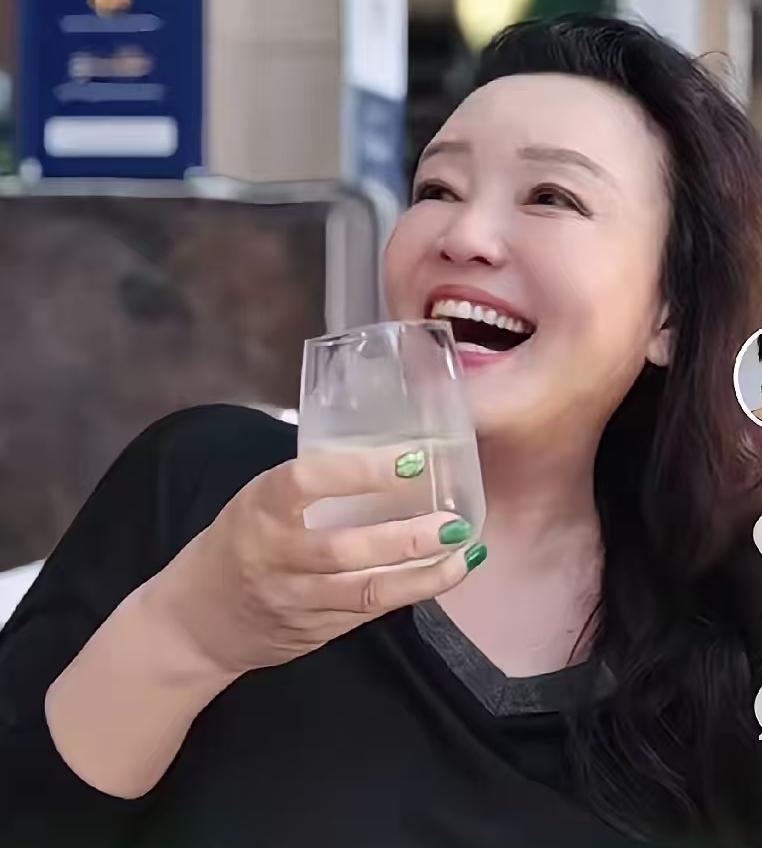 大孙子汪宝儿平安回京，兰姐脸上笑意藏都藏不住，直言自己被岁月温柔眷顾，晚年生活圆