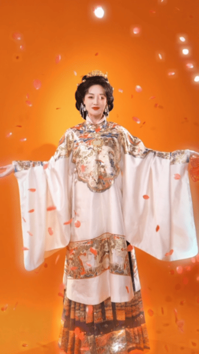 提前吃上了蓝盈莹马年非遗细糠了蓝盈莹视频里的四套造型对应四个时代，每个时代都有专