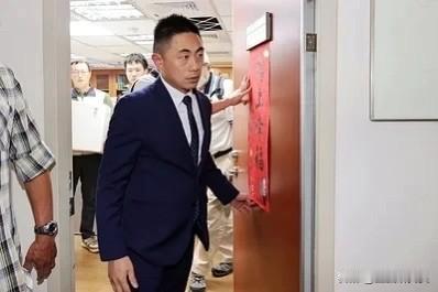 国民党立委陈雪生办公室今（24日）上午被台北检调搜索，北检主任检察官曾扬岭率大批