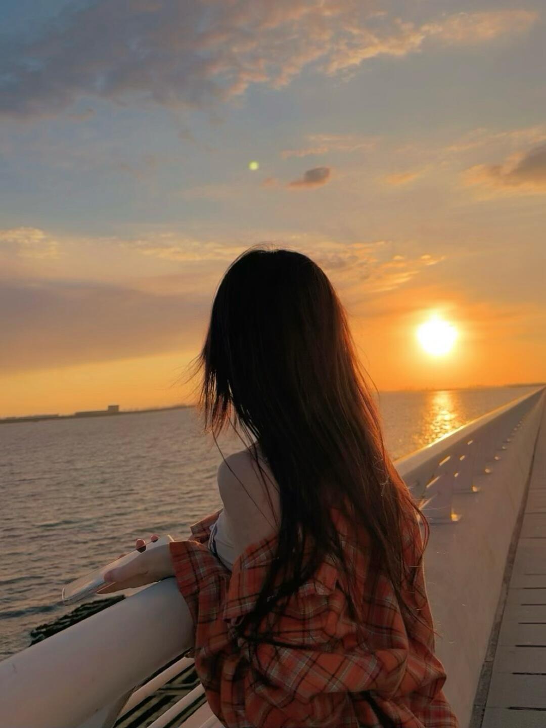 女人到了中年就记着一定别让自己身材肥胖不是说瘦成竹竿才好看，是你一胖起