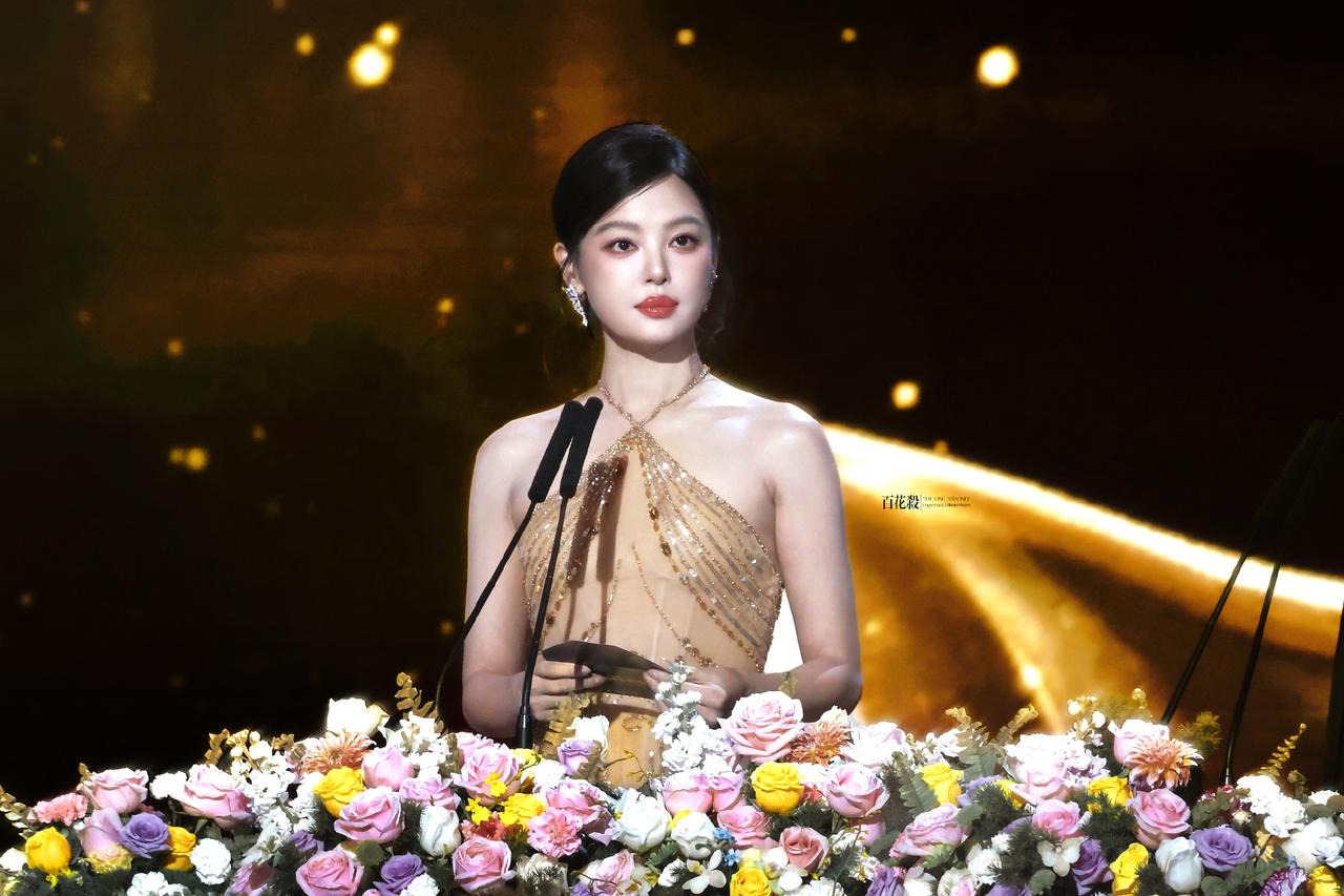 之前一直默默无闻，取得威尼斯电影节影后之后越来越美了！