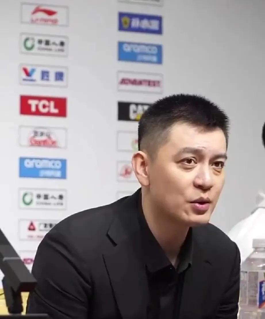 杨鸣话语中透露赵继伟的重要性！此刻无比想念赵继伟吧！在对阵北控赛后杨鸣指导心态