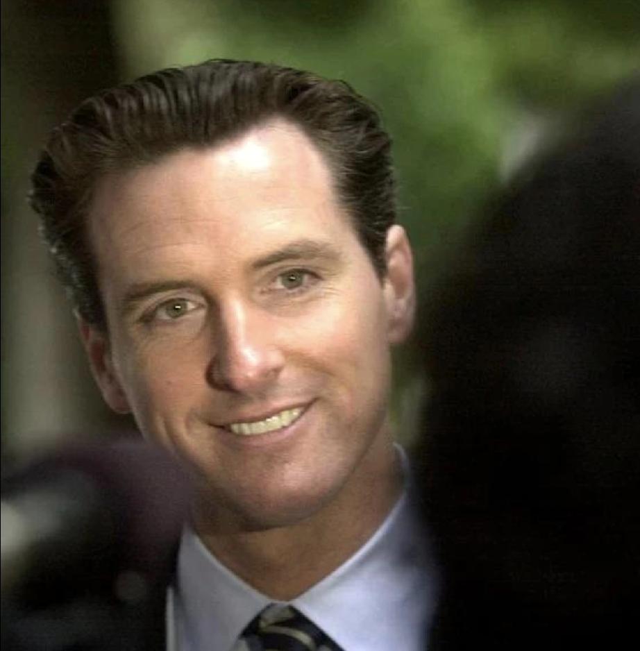 纽森这一家六口都是高颜值，还是天花板级别的。全家组团去炸街，个个都是回头率超高