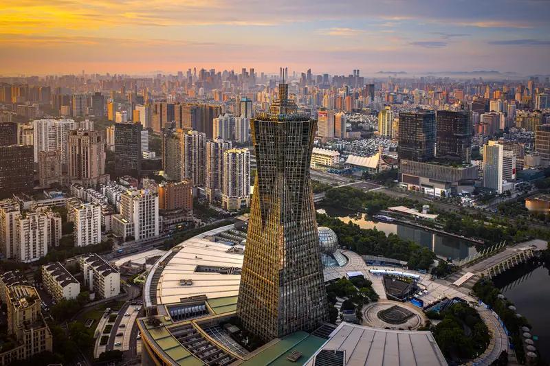 4月23日广州一季度经济数据一公布，着实让人眼前一亮。本外币存款余额突破10万亿