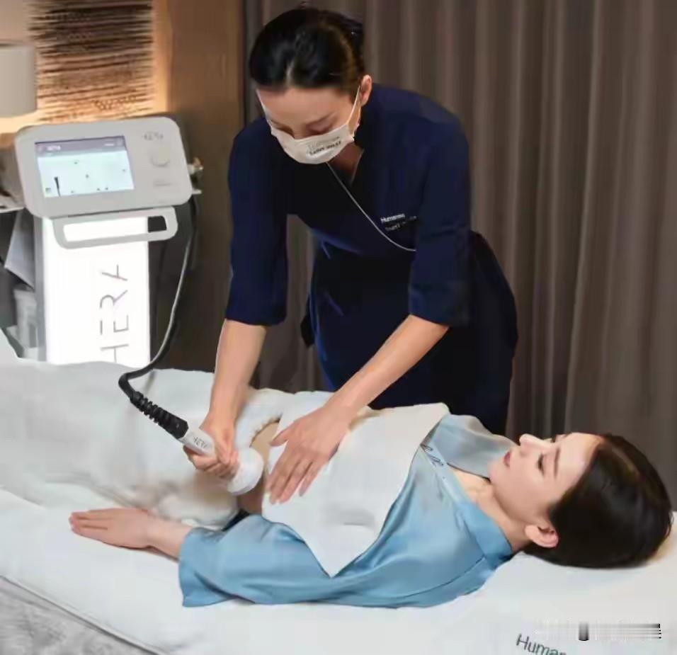 大家都说方媛好看，我看也是，特别是生了三胎后。她身体真好，高龄产妇的她生完娃后身