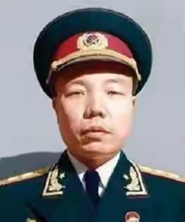 萧华一到任，兰州军区僵局就破了，冼恒汉为何当场心凉。这话得从1977年说起。
