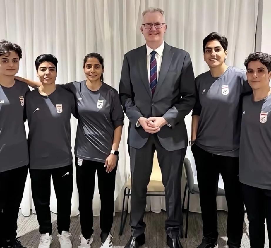 伊朗啊伊朗！现在五名参加亚洲杯的伊朗女足球队员不回伊朗了，受到了澳大利亚的庇护，