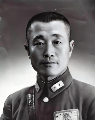 1958年，杜聿明问医生，给他治病花费多少钱？医生开玩笑说：“不多，两个铜板。”