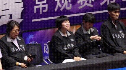 莎莎肯定去撩小蘑菇了，看她开始的时候直愣愣地盯着小蘑菇说话，搞得和霸总一样。然后