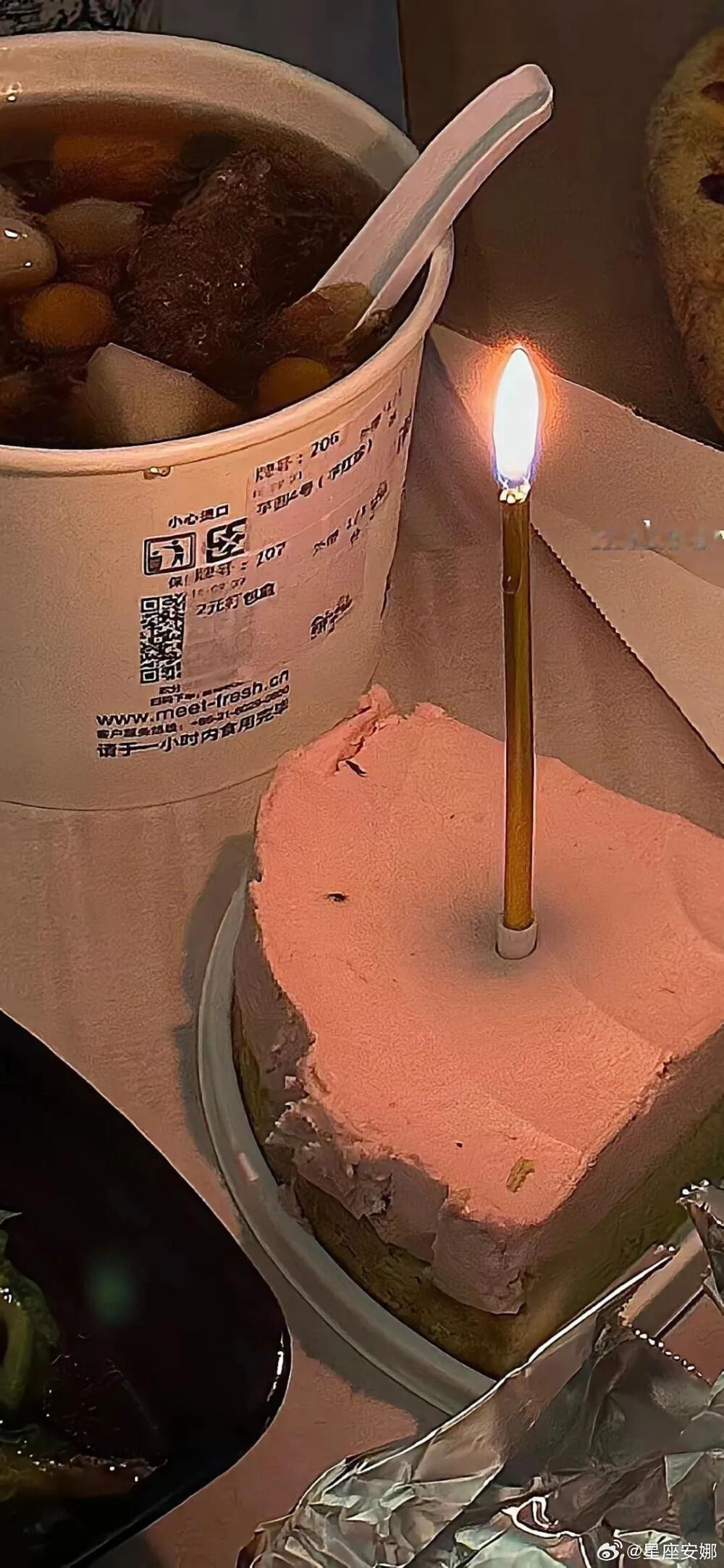 在巨蟹座眼里，万物皆有情。泛黄的电影票、一条旧围巾，都是不可复制的珍宝。他们活在