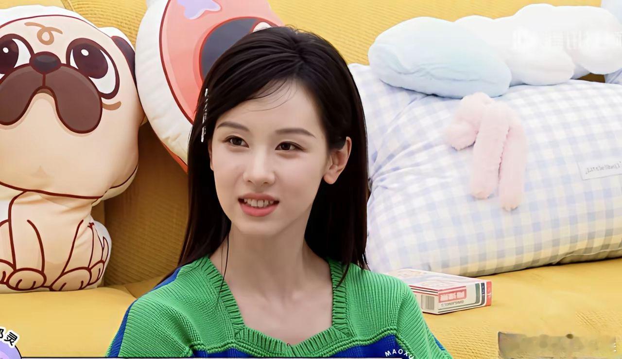李雪琴问陈都灵：刚跟男友分手，又要一块儿演部戏，你会演吗？陈都灵直接说：当然会。