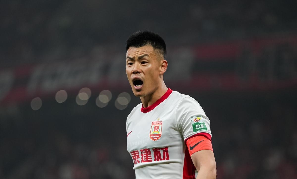 没钱，曾经的中超冠军也要降级。长春亚泰今年为什么降级？原因很简单，资金困难重重