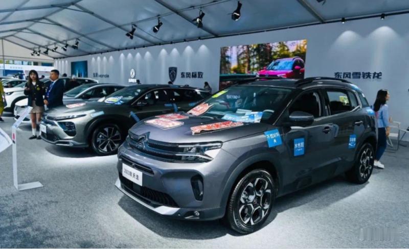 Jeep大佬突访神龙，是来抄中国电动化作业的？[吃瓜]核心信号很明显：