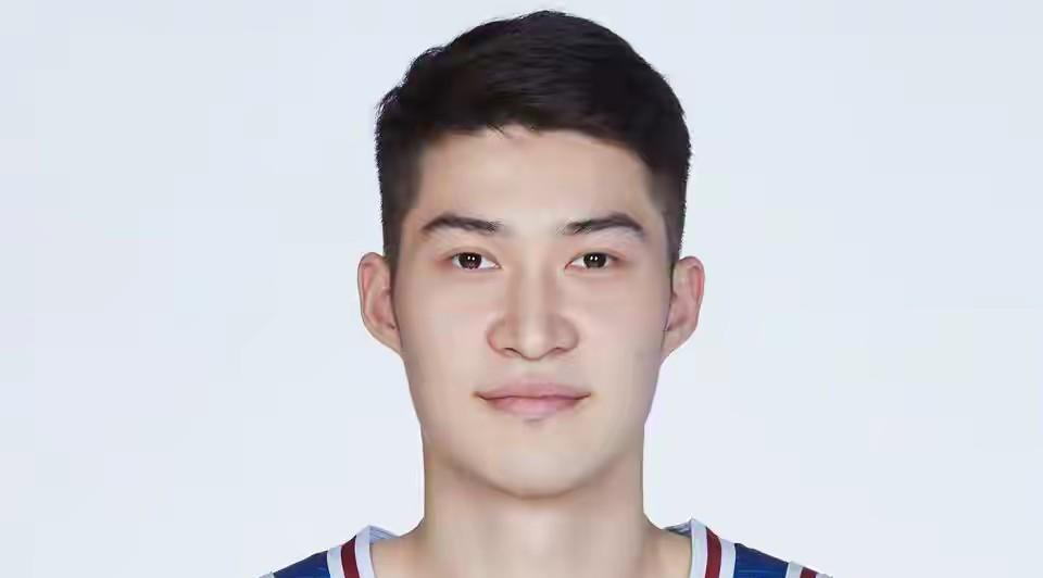 江苏男篮交易引进刘正清，锋线有了很好的补充，期待刘正清的三分球有很好的提升。俱乐