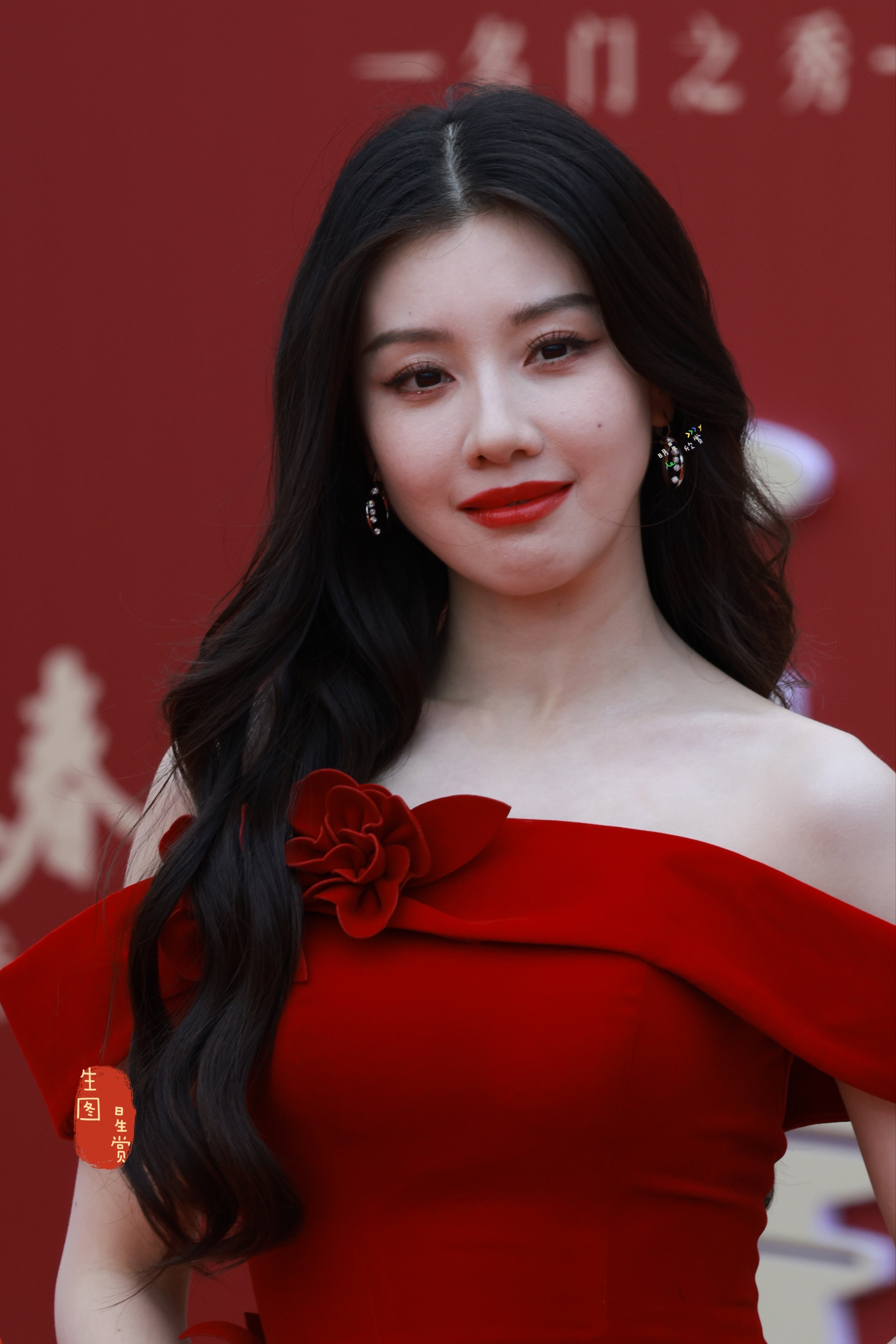 王鹤润CMG电视剧盛典红毯出图红裙俏丽芬芳💃🏻💐中国电视剧年度盛典