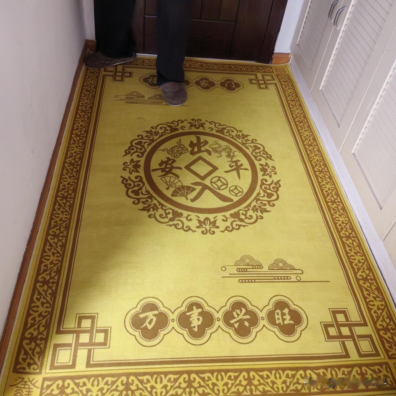 怎么看着都觉得有点不好看啊？！但架不住某人讲究！新年第一天，我家某人把家里的