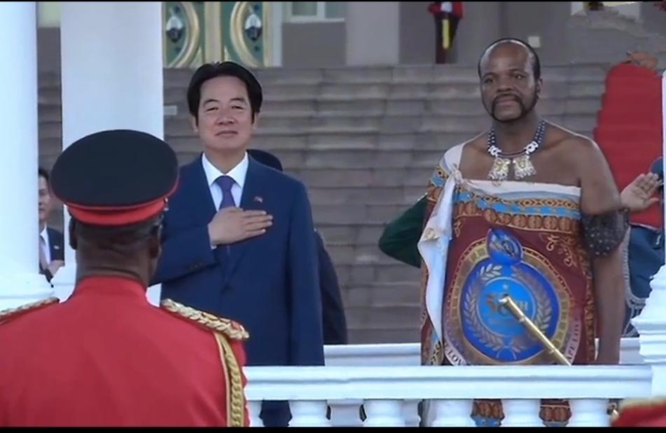 老赖转了一圈，没人接纳他，他去找个猴子玩了！