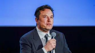 马斯克曾发出最严厉的警告：“不要触碰中国的底线！”他预言，随着中国经济规模在未来