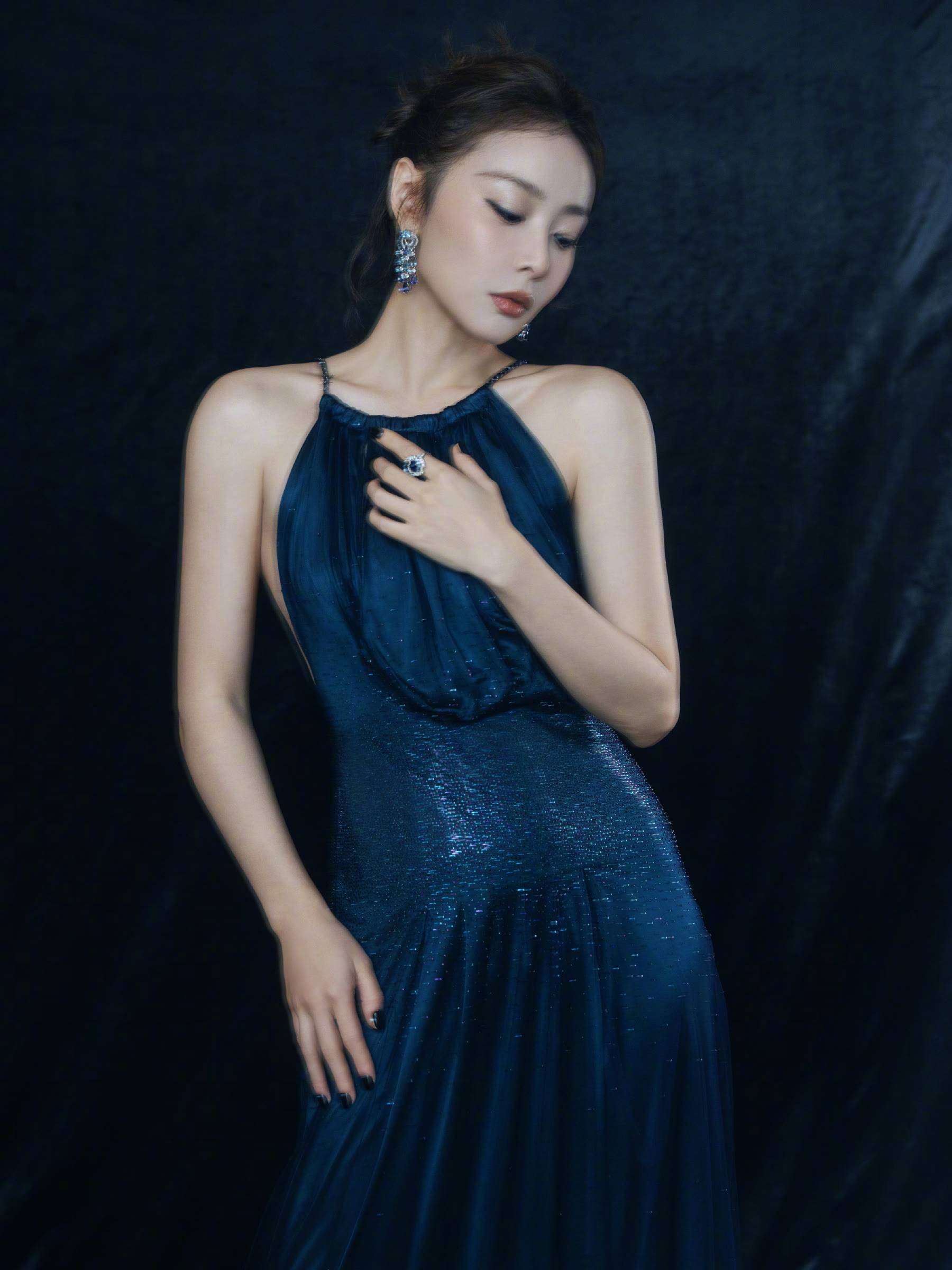 高叶亮相第28届上海国际电影节闭幕式，身穿GiorgioArmani20
