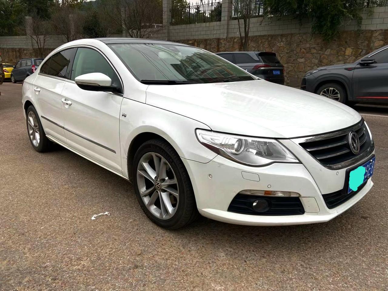 这是10年的进口，3.0大众cc也是末代大众cc当中的一台比较有质感的车型了，当