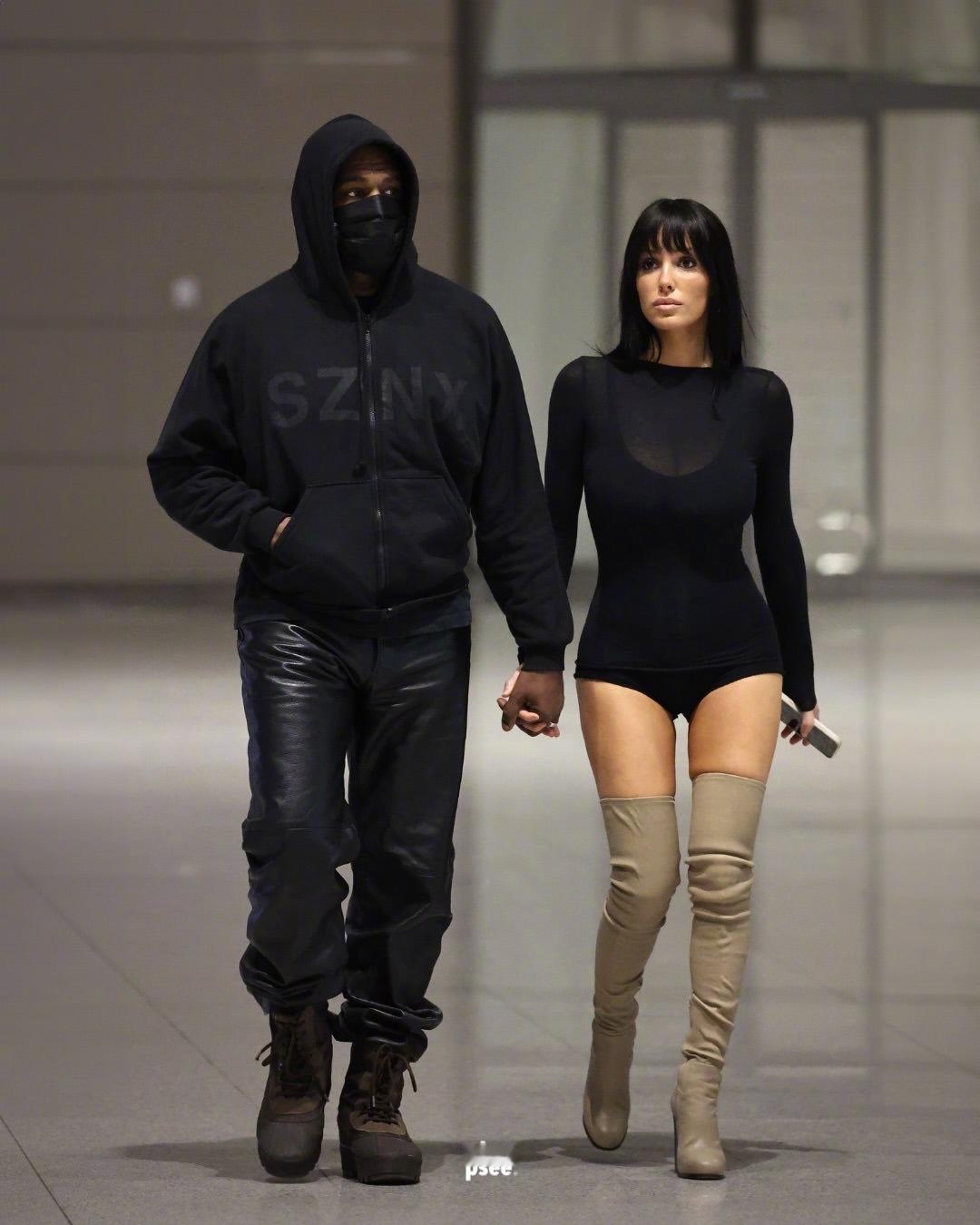 侃爷Kanye陪着爱妻比安卡BiancaCensori在首尔呈现了比安卡的首个