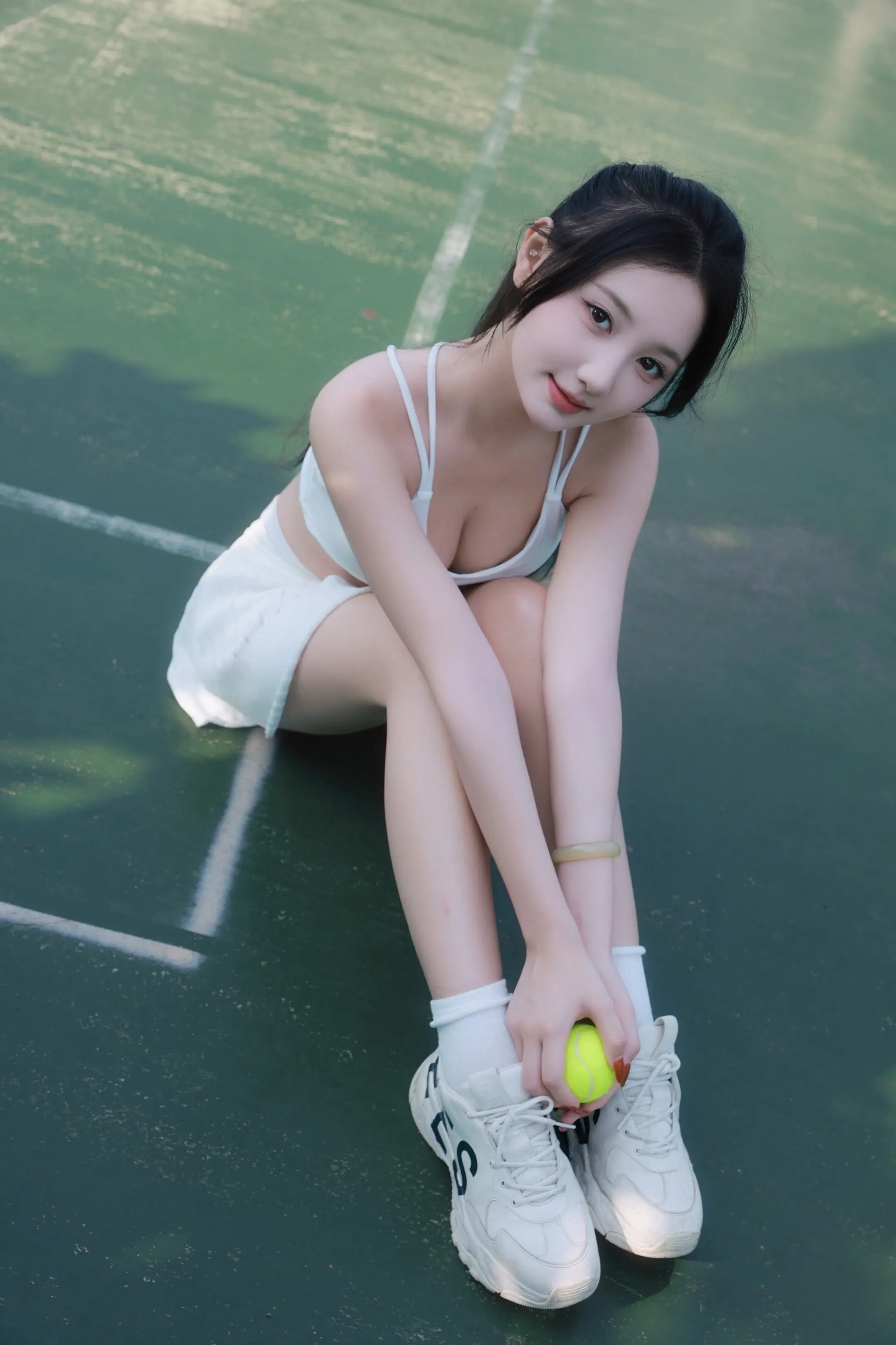 网球场人像保姆级教程｜7个姿势直接抄🎾。普通网球场怎么拍出清爽运动感...