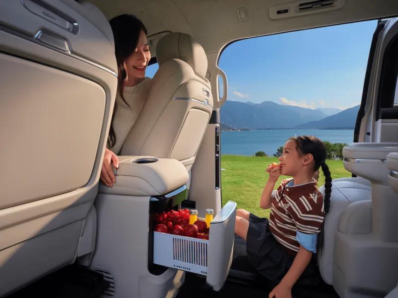 昨天，有一台MPV上市了，熟悉的老朋友：吉利银河V900，共推出3个车型，上市限