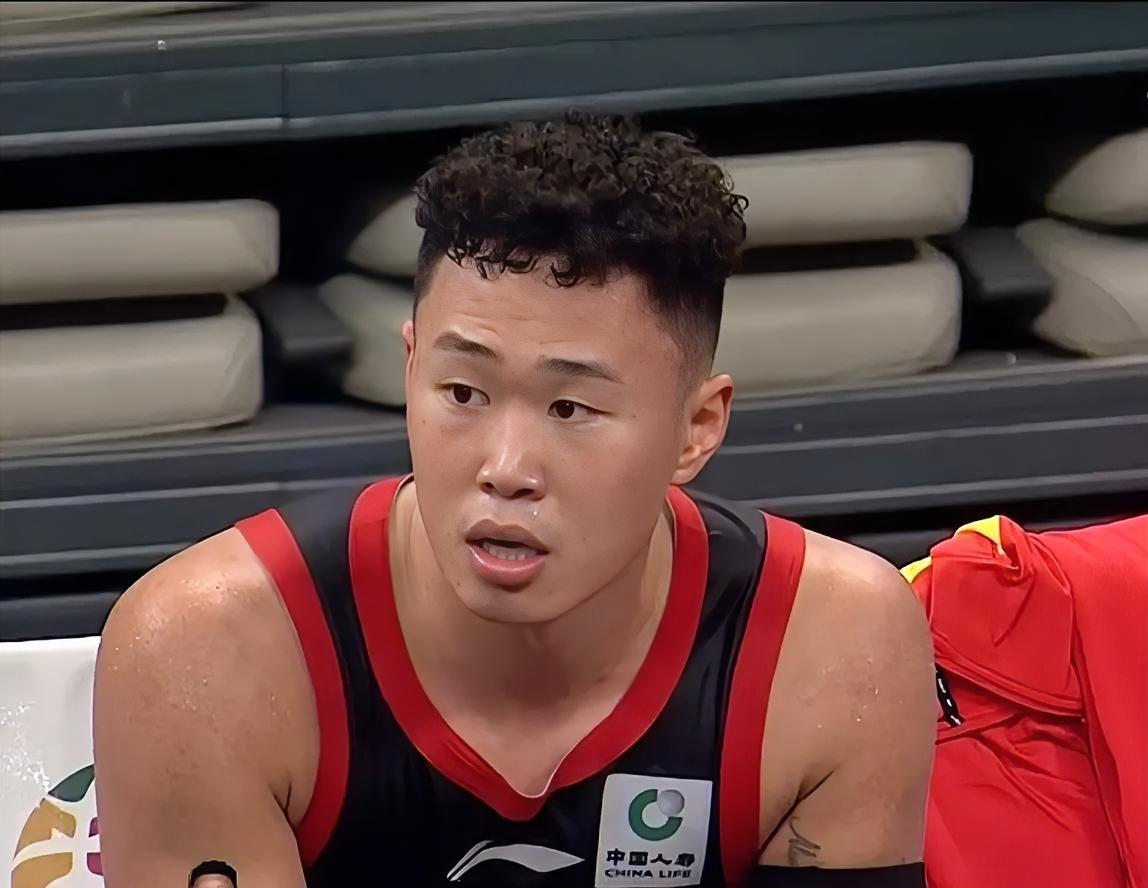 三月的贺希宁太逆天，7场比赛数据如下：对阵广州，出场31分钟，投篮23中8