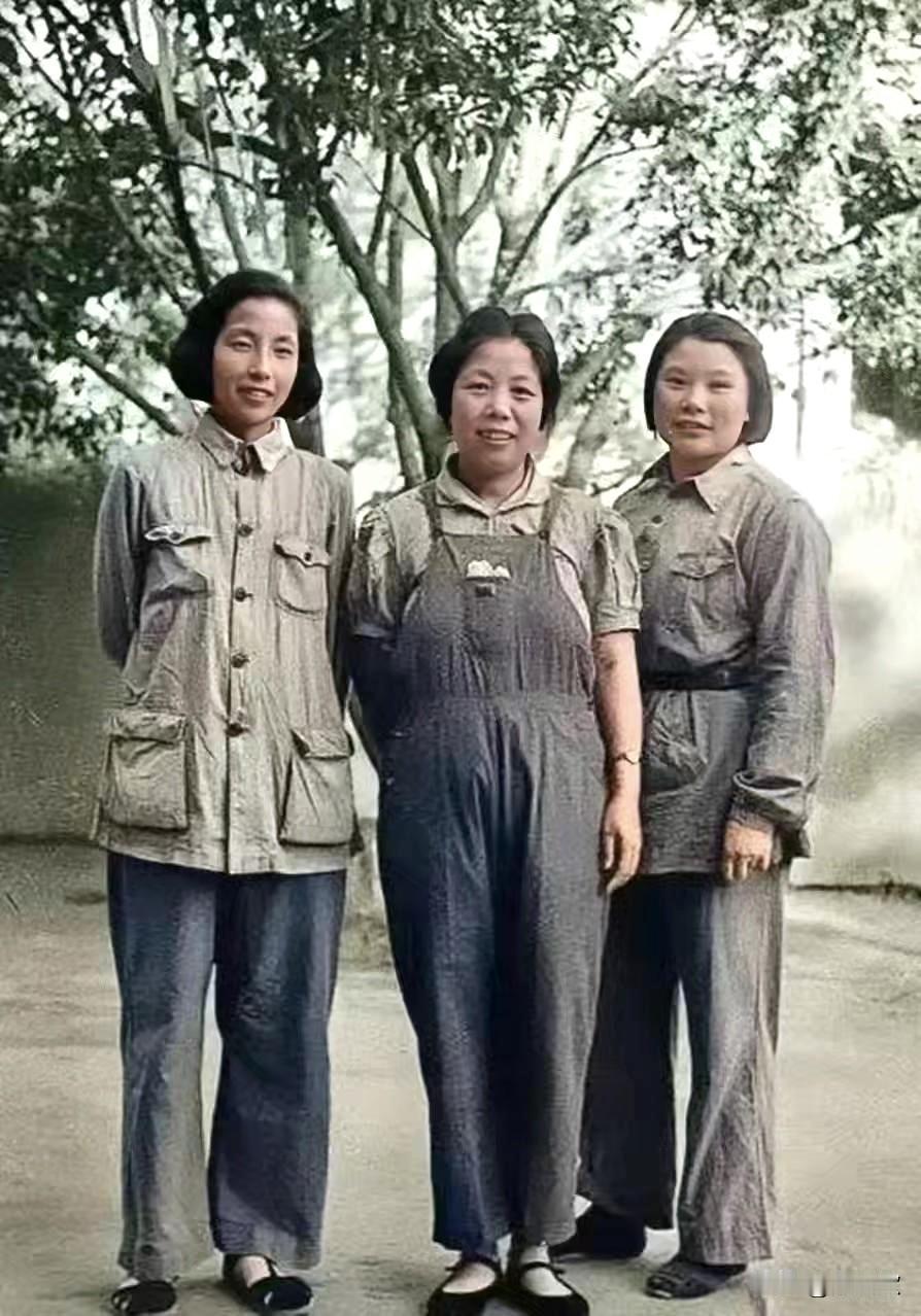1944年延安，浦安修、邓颖超、康克清三人同框，朴实无华，都是了不起的革命女性，