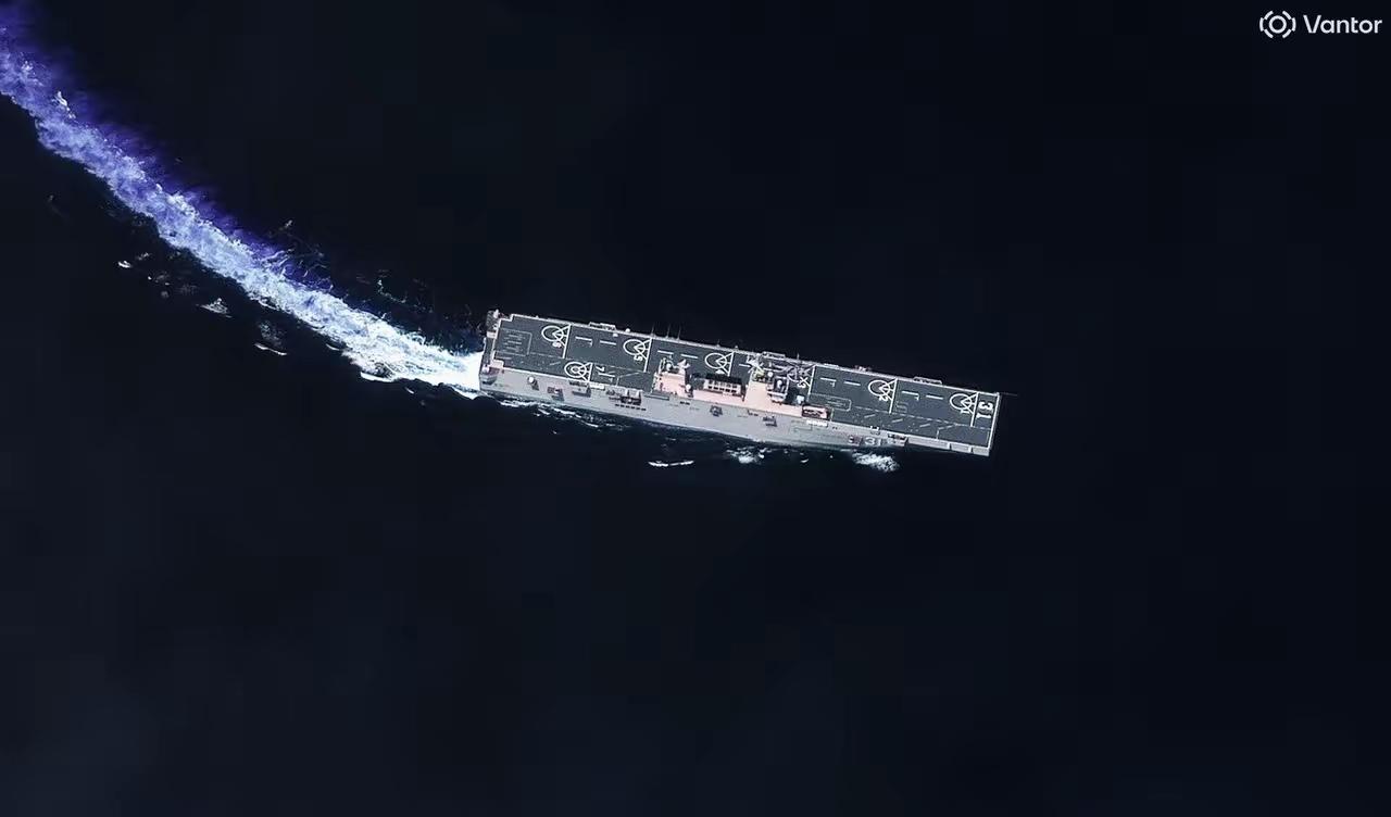 圣诞节快到了，蛮重视铁矿省的嘛！如此庞大的探亲团“环省游”[无奈吐舌]。这个清晰度：