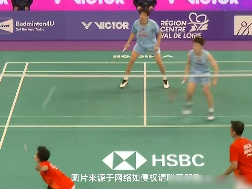 国羽男双炸了！两个05后小孩，把印尼老油条打得没脾气，直接21-10送走。