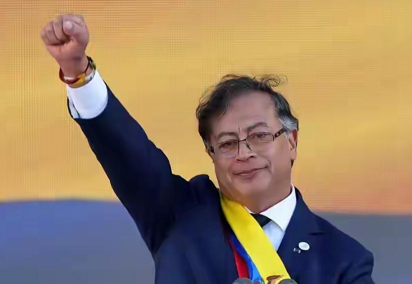 就在刚刚2025年11月11日，哥伦比亚总统做了一件震惊世界的大事——直接下令