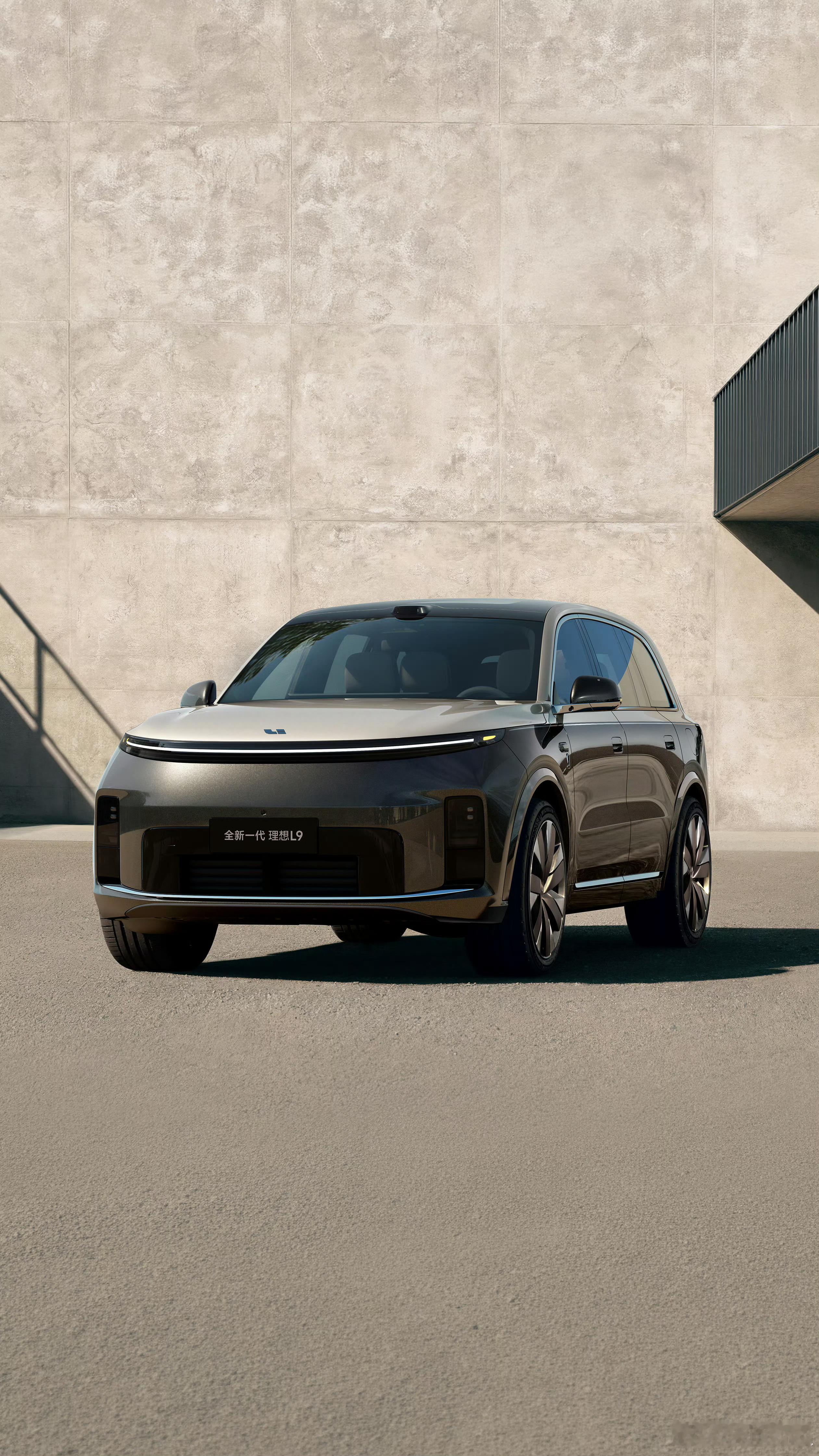 中期改款理想L9Livis首发，比起后轮转向，全主动悬架等等，最让我惊喜的是，