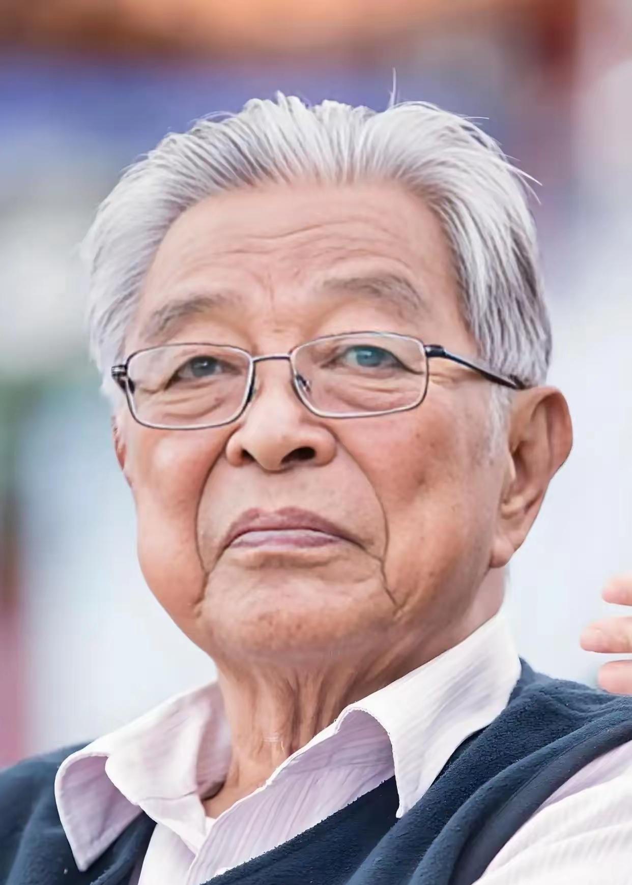 1979年，51岁的褚时健接任快要倒闭的玉溪卷烟厂厂长，当时厂里领导层不仅架子大