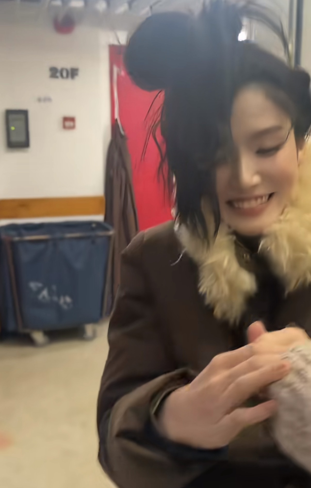 女明星这种油腻营业真能吸粉吗？抖人是不是就爱搞笑女，喜欢反差感。