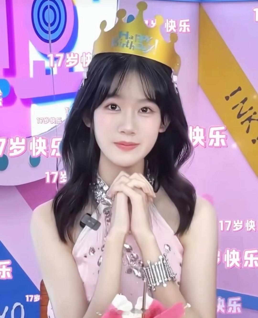 陆毅17岁女儿庆生照，女团打扮出镜，真是美得令人挪不开眼，其五官完全遗传了父母的