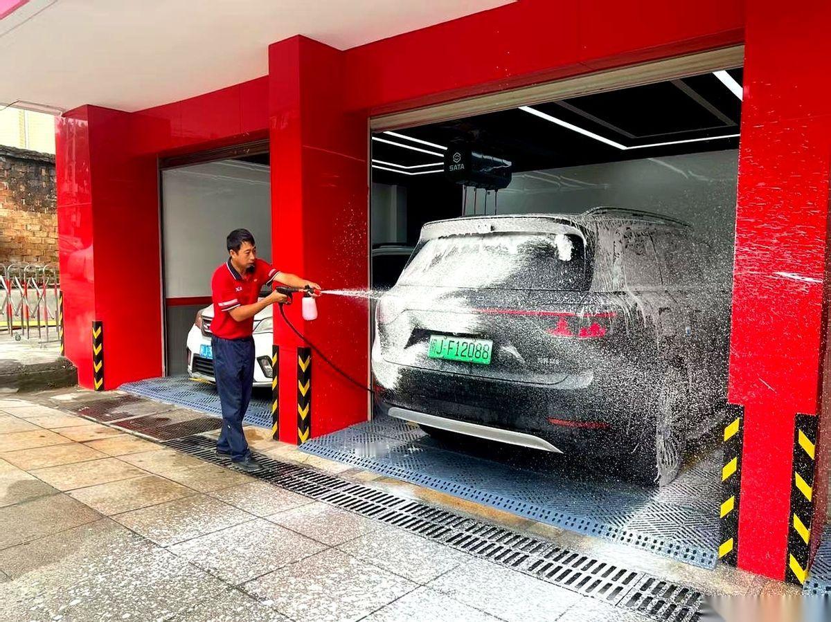 我跟你说，中石化，已经不是你以为的那个中石化了。今天去加油，好家伙，差点以为自