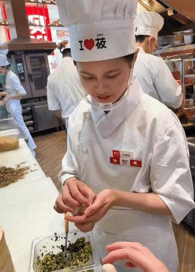 这饺子五块钱一个都值！