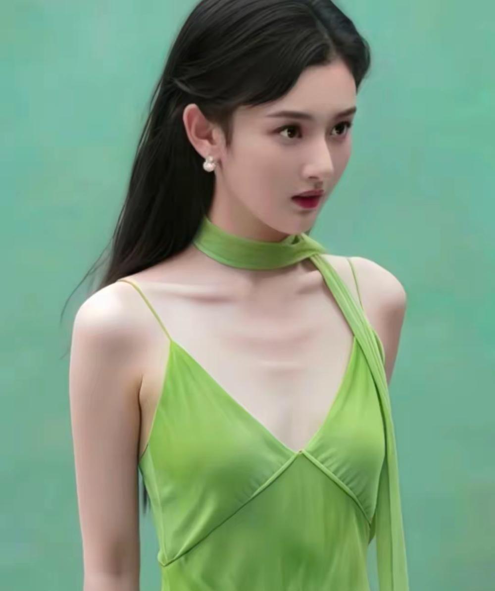 宋祖儿啊，听一句劝吧退圈吧真的，快30岁的人了，两次被举报税务有问题！说到