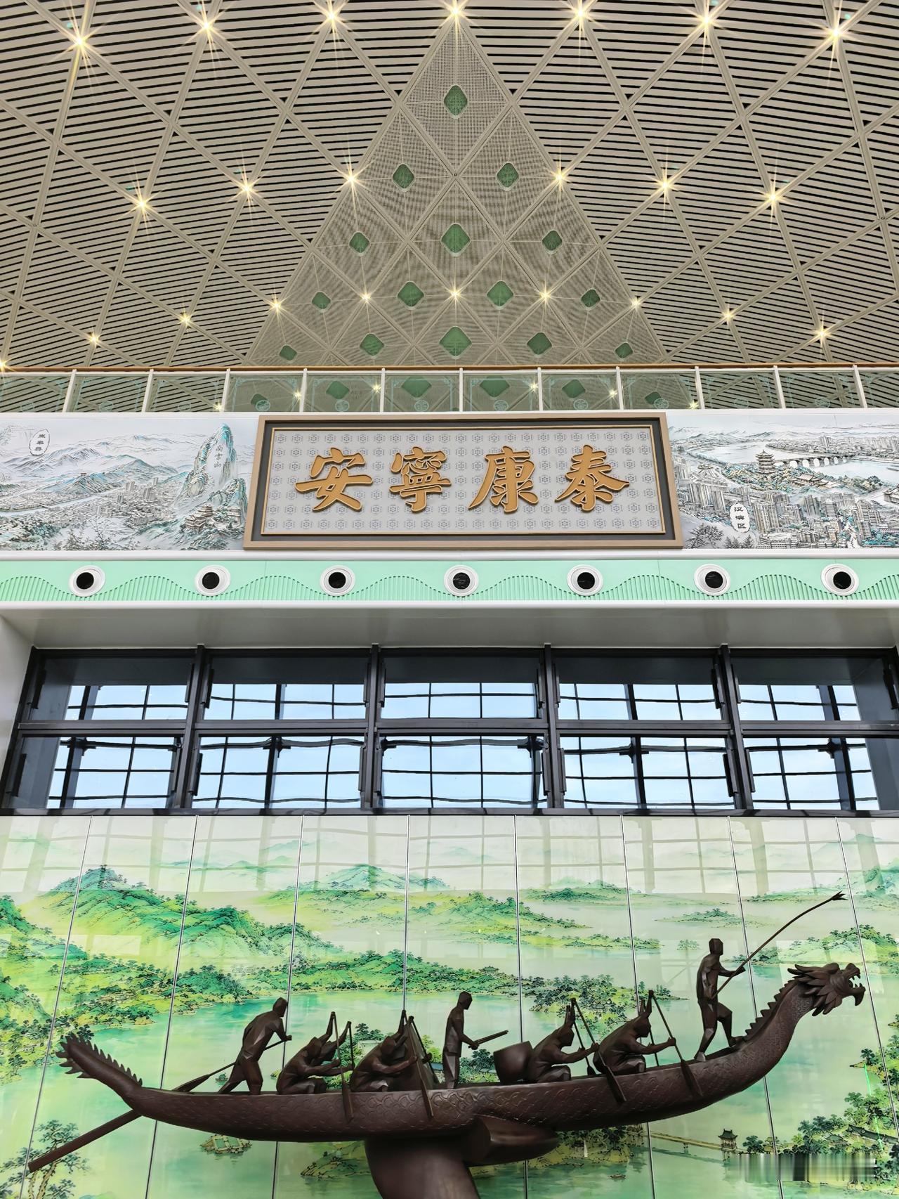 秦巴山间诞生全新高铁站，抢先一睹西康高铁安康西站“真容”。西康高铁西安爆料安